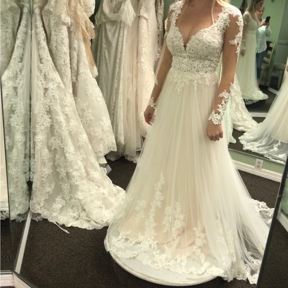 Essense of Australia Wedding Dress - Picture 4 of 11